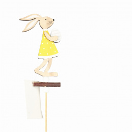 Dřevěný zajíček na velikonočním zápichu