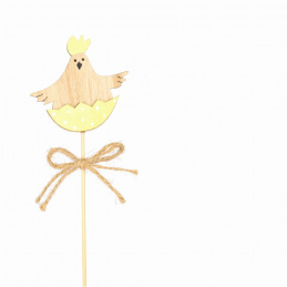 Dřevěné kuře na velikonočním špejli