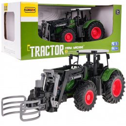 Zelený traktor s drapákem