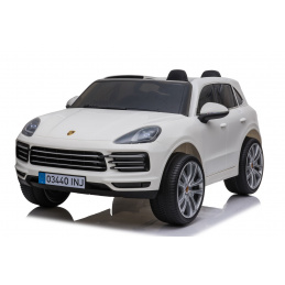 Porsche Cayenne S Vozidlo lakované bílou barvou